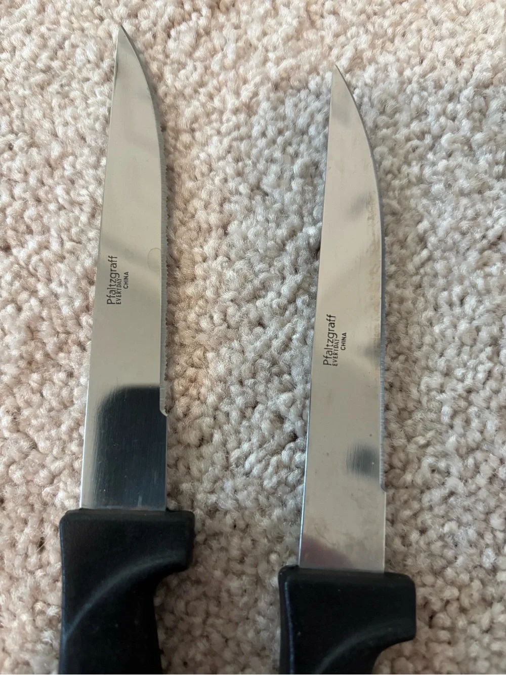 Pfaltzgraff knife set (8)